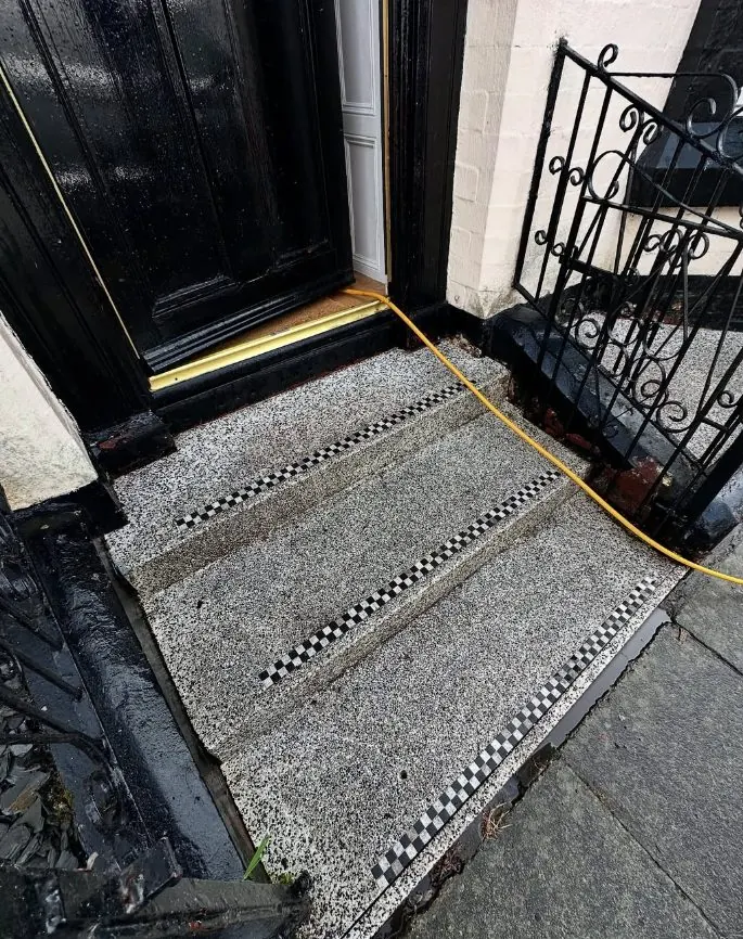 Aggregate steps with ingrained dirt and algae before steam jet washing